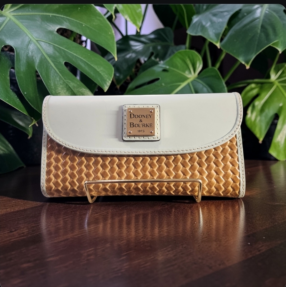Dooney & Bourke Beacon Woven Continental Clutch Wallet EUC